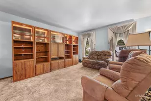 834 Edenwood Dr, Roselle, IL 60172 - Photo 8