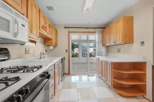 834 Edenwood Dr, Roselle, IL 60172 - Photo 4