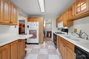 834 Edenwood Dr, Roselle, IL 60172 - Photo 6