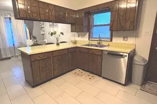 18624 Wentworth Ave, Lansing, IL 60438 - Photo 10