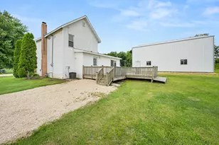 32303 West St, Kirkland, IL 60146 - Photo 6