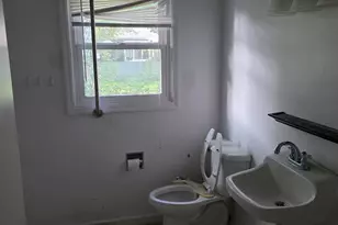 119 W Montgomery St, Oakland, IL 61943 - Photo 2