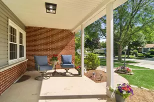 1319 N Columbine Dr, Mount Prospect, IL 60056 - Photo 2