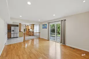 344 E Fox Hill Dr, Buffalo Grove, IL 60089 - Photo 8