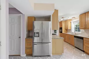 344 E Fox Hill Dr, Buffalo Grove, IL 60089 - Photo 6