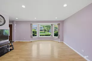 344 E Fox Hill Dr, Buffalo Grove, IL 60089 - Photo 2