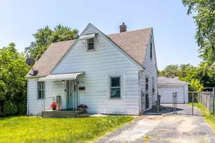 1506 N East End Ave, Round Lake Beach, IL 60073 - Photo 2