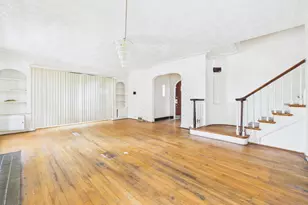8156 S Paxton Ave, Chicago, IL 60617 - Photo 4