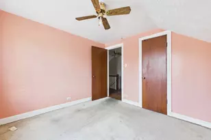 8156 S Paxton Ave, Chicago, IL 60617 - Photo 18