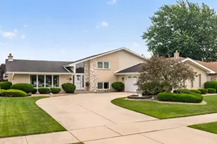 15549 Larkspur Ln, Orland Park, IL 60462 - Photo 2