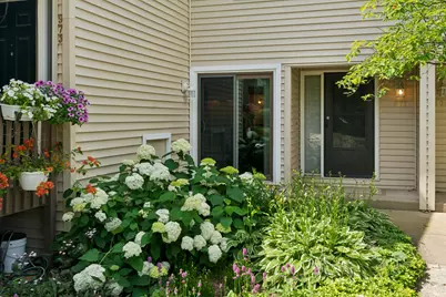 971 Hidden Lake Drive, Buffalo Grove, IL 60089 - Photo 2