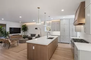 3740 N Racine Ave, Chicago, IL 60613 - Photo 2
