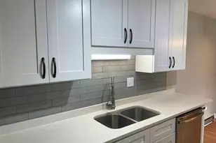 880 E Old Willow Rd, Prospect Heights, IL 60070 - Photo 2