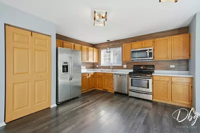 60 W Dahlia Lane, Round Lake Beach, IL 60073 - Photo 10