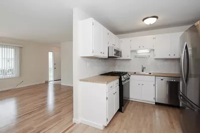 1010 Glastonbury Lane, Schaumburg, IL 60193 - Photo 8
