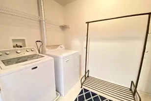 2279 Barrington Dr E, Aurora, IL 60503 - Photo 18