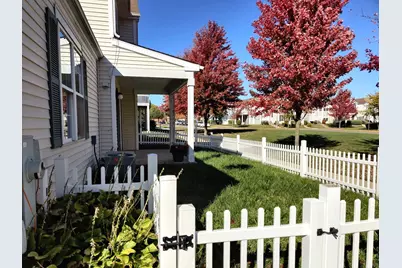 889 Symphony Drive, Aurora, IL 60504 - Photo 2