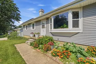 1225 Rutledge Rd, Bloomington, IL 61704 - Photo 2