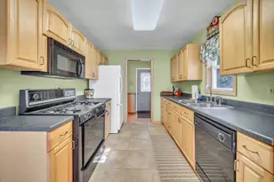 28422 W Park Ave, Wauconda, IL 60084 - Photo 10