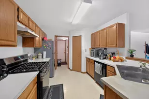 7016 S Stratton Ln, Gurnee, IL 60031 - Photo 6
