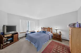 7016 S Stratton Ln, Gurnee, IL 60031 - Photo 10