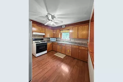 720 W American Street, Freeport, IL 61032 - Photo 4