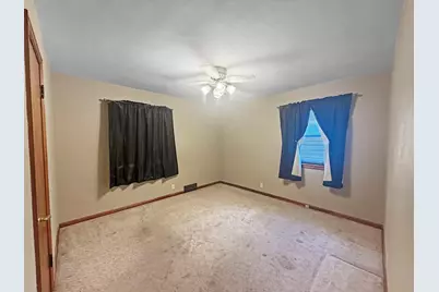 720 W American Street, Freeport, IL 61032 - Photo 8