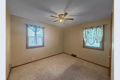 720 W American Street, Freeport, IL 61032 - Photo 10
