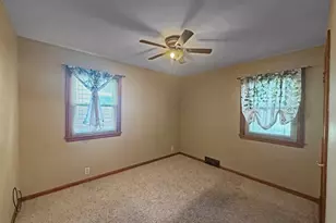 720 W American St, Freeport, IL 61032 - Photo 10