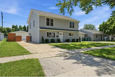 163 W Manchester Drive, Wheeling, IL 60090 - Photo 2