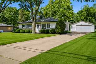 1203 N Chapel Hill Rd, McHenry, IL 60051 - Photo 2