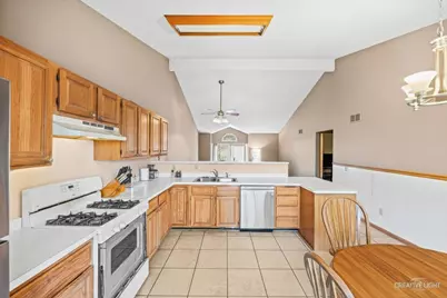 105 Meadows Drive, Sugar Grove, IL 60554 - Photo 2