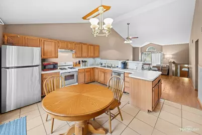 105 Meadows Drive, Sugar Grove, IL 60554 - Photo 4