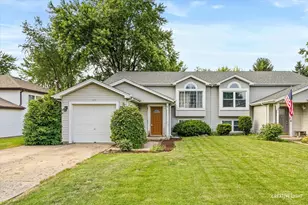 105 Meadows Dr, Sugar Grove, IL 60554 - Photo 1