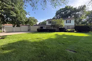 809 McClaran Ave, Aurora, IL 60506 - Photo 1