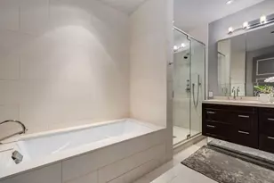 118 E Erie St, Chicago, IL 60611 - Photo 18