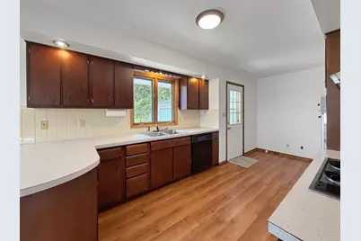 1346 Empire Court, Freeport, IL 61032 - Photo 4