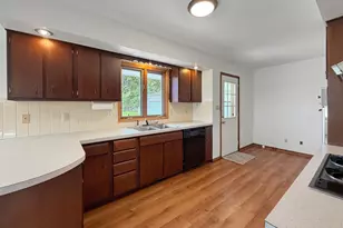 1346 Empire Ct, Freeport, IL 61032 - Photo 4