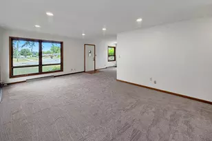 1346 Empire Ct, Freeport, IL 61032 - Photo 8