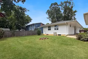 1346 Empire Ct, Freeport, IL 61032 - Photo 2