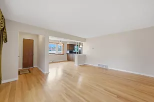 15201 Sunset Dr, Dolton, IL 60419 - Photo 4