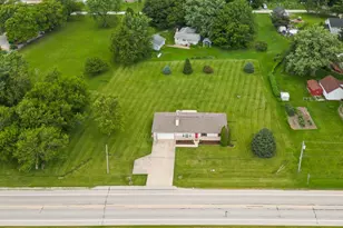 12475 Fox Rd, Yorkville, IL 60560 - Photo 2