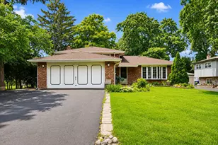 10706 S Neenah Ave, Worth, IL 60482 - Photo 1