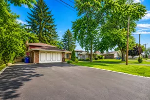 10706 S Neenah Ave, Worth, IL 60482 - Photo 2