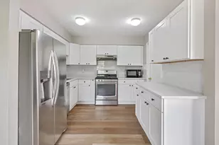 818 Dunbar Ct, Schaumburg, IL 60194 - Photo 8