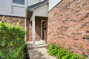 868 Bristol Dr, Barrington, IL 60010 - Photo 2