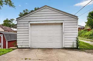 911 21st St, Rockford, IL 61108 - Photo 30