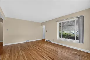 911 21st St, Rockford, IL 61108 - Photo 6