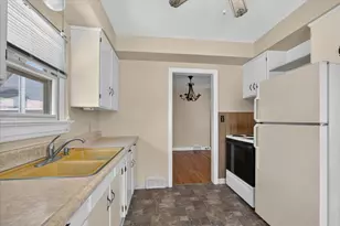 911 21st St, Rockford, IL 61108 - Photo 12