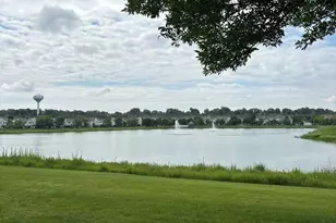 1991 Cobblestone Dr, Carpentersville, IL 60110 - Photo 10